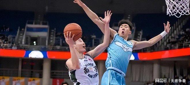 包含赛地聚焦——荷甲今夜热度飙升，多特蒙德更衣室发声，管理层满意，阵容厚度经受考验的词条